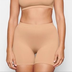 BNWT SKIMS Swim Mid Waist Shorts